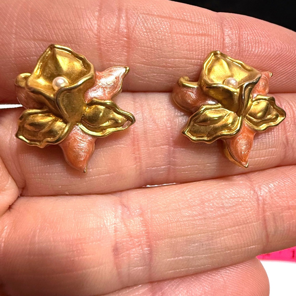 Vintage Gold Tone Peach Enamel Flower Stud Earrings Faux Pearl Floral Post Back